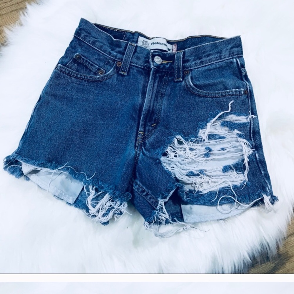 Re posh super cute vintage Levi’s shorts!!